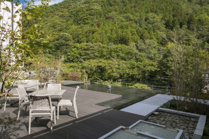 屋上庭園「水のテラス 」 みなかみホテルジュラク屋上庭園「水のテラス 」