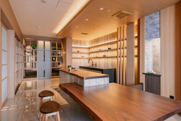 静岡県/稲取温泉「食べるお宿 浜の湯」さらなる高質化に向けた既存客室の改装と おもてなしの本質を体現するラウンジのリニューアル